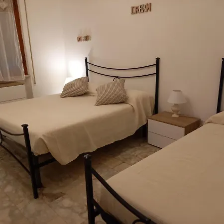 Bilocale Climatizzato A 850M Dalla Spiaggia Casa Katia Marina di Massa Exterior photo