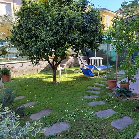 Bilocale Climatizzato A 850M Dalla Spiaggia Casa Katia Marina di Massa Exterior photo